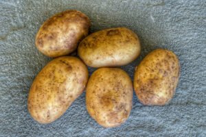 five potatoes on a table